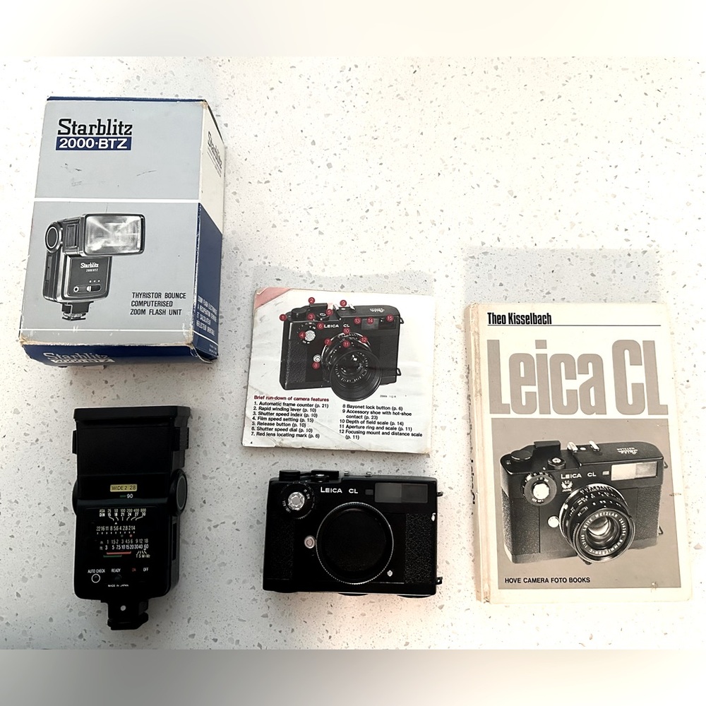 LEICA CL 35mm Rangefinder Camera Body w/ Starblitz Flash and guide book